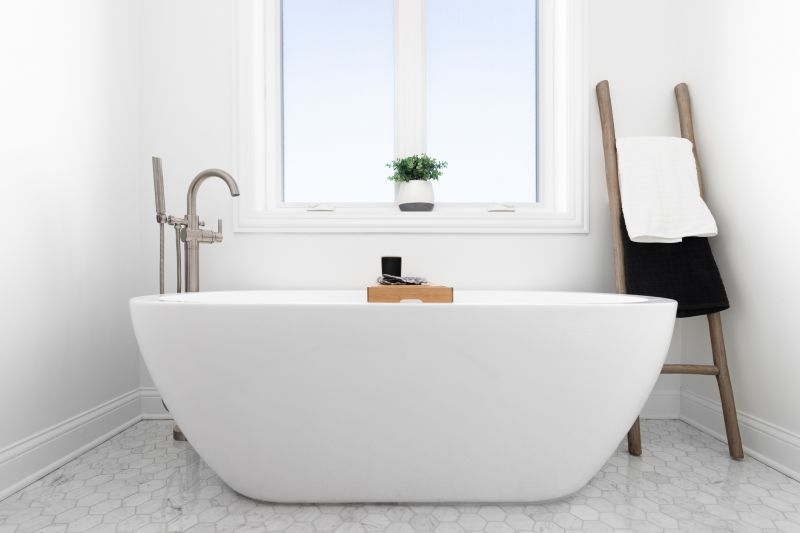 Compact corner bathtub